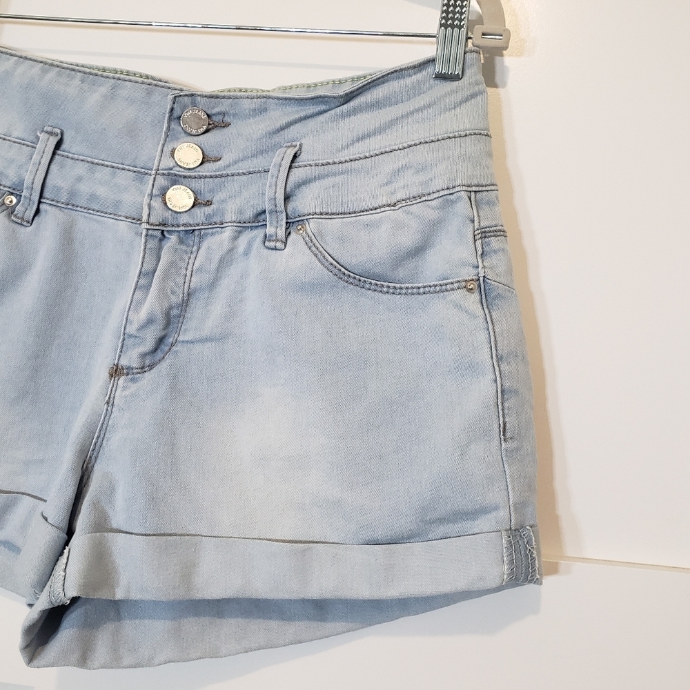 YMI WannaBettaButt? Hi Rise Stretch Lightwash Shorts Size 9 Juniors - Picture 3 of 11